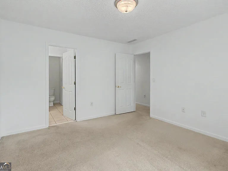 255 Squire Ln — Photo 43