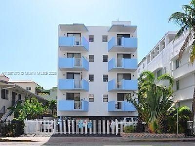 821 Collins Ave APT 402