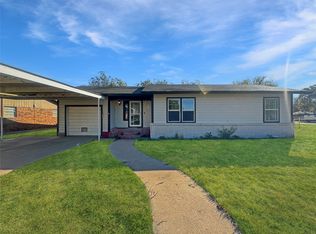 211 Oak St, Roscoe, TX 79545