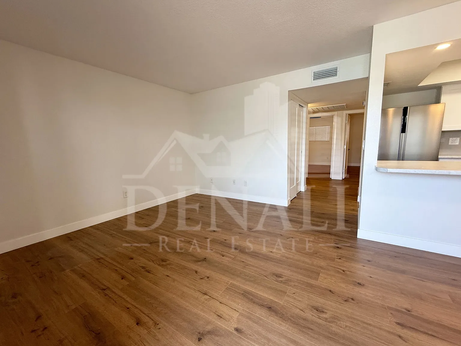 2 bed, 2.0 bath, 836 sqft, $995 — Photo 2