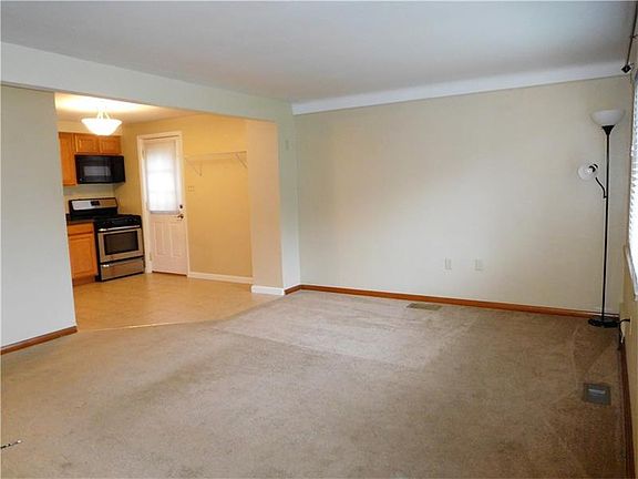 4th image of 240 Forest Dr