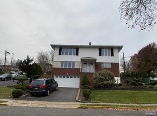 400 Dwight Pl, Ridgefield, NJ 07657