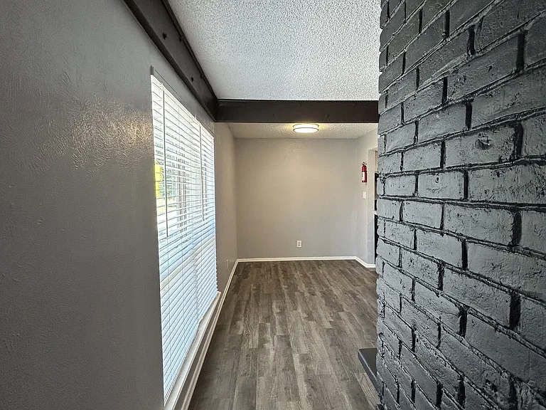 El Jardin Apartments — Photo 7