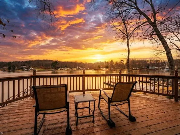 1250 Lake Dr #9, Lexington, NC 27292