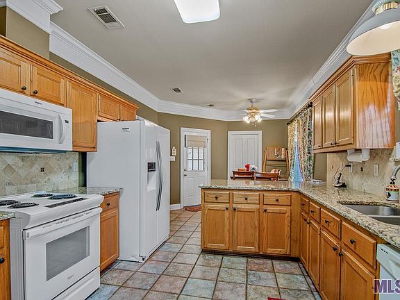 2nd image of 1033 Redwood Dr