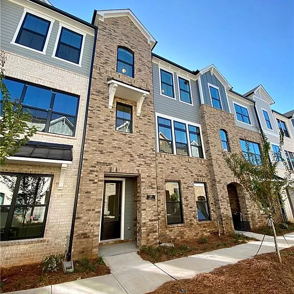 435 Ashbury Dr — Photo 1