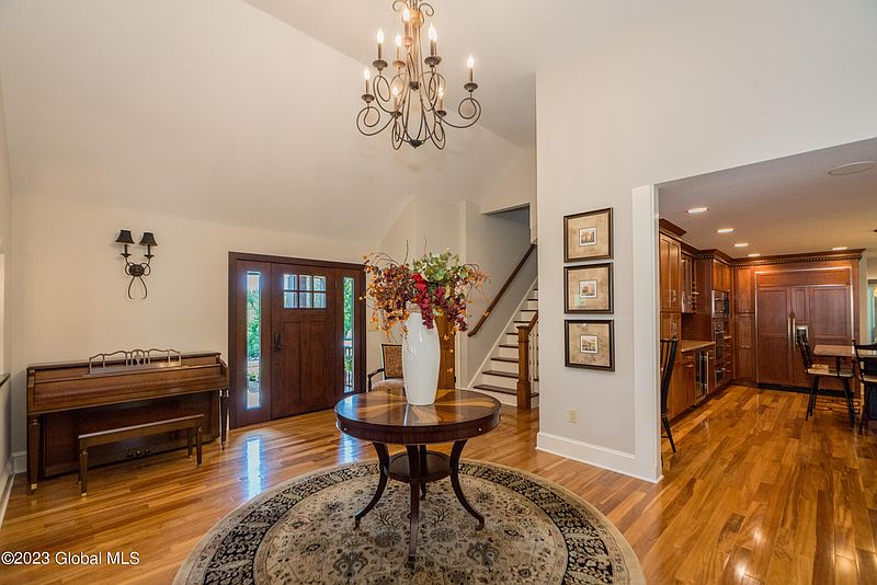 5th image of 127 Gilbert Road