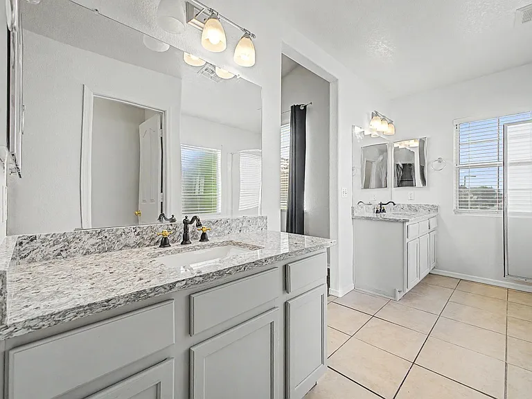 1295 S Honeysuckle Ln — Photo 22