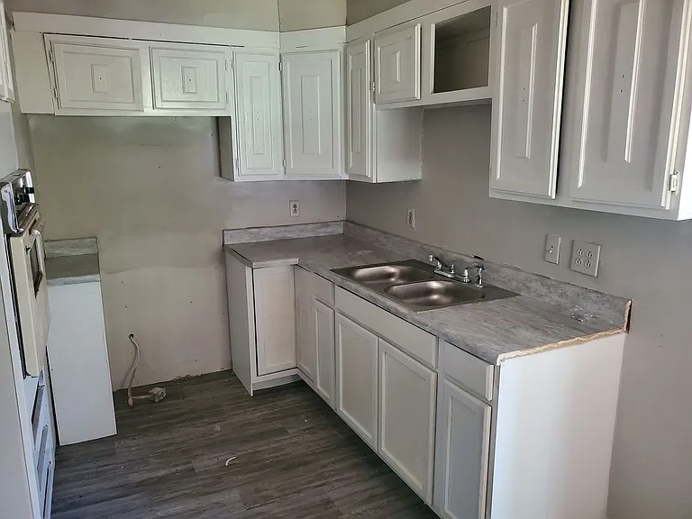 724 NW 96th St — Photo 2