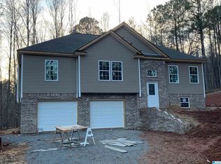 205 Country Rd, Warrior, AL 35180