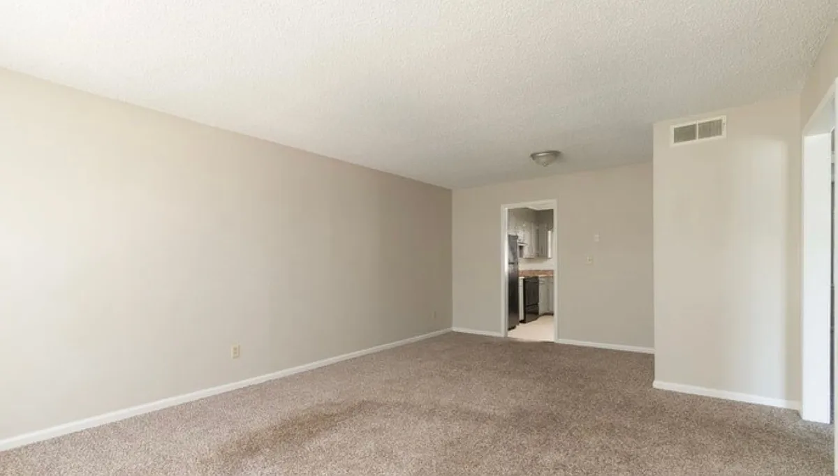 Building Photo - 632 33rd Street E