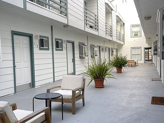 3rd image of 11738 Mayfield Ave APT 114
