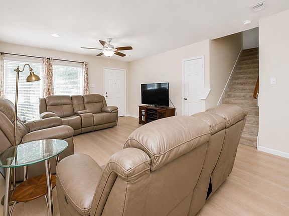 3rd image of 3010 Apple Dale Dr