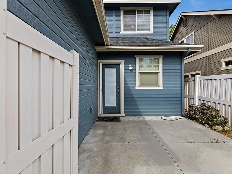 922 E Winding Creek Dr — Photo 30