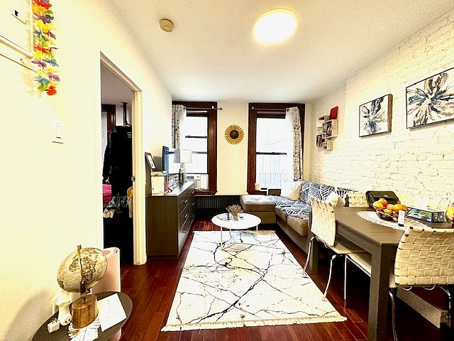 2nd image of 1091 2nd Ave #3RS