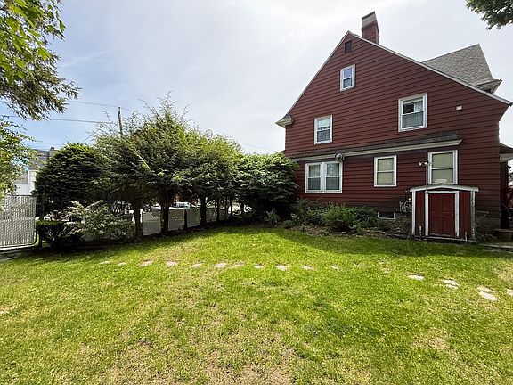 3rd image of 140 Pleasant St