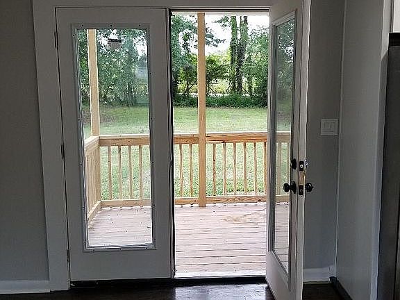 3rd image of 404 Bradford Ave