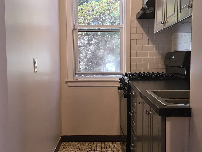 560 William St #1 — Photo 6