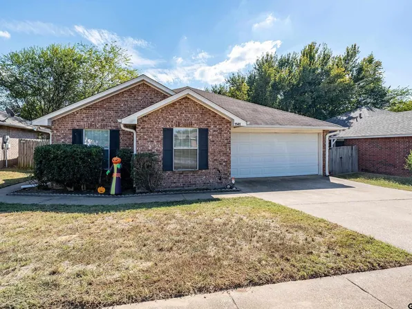 1141 Woodlands Park Dr, Lindale, TX 75771