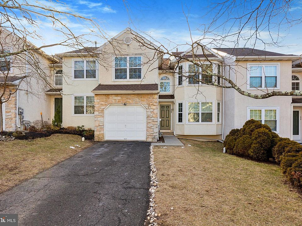 1st image of 220 Primrose Ln
