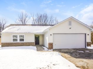 957 Country Ln, Indianapolis, IN