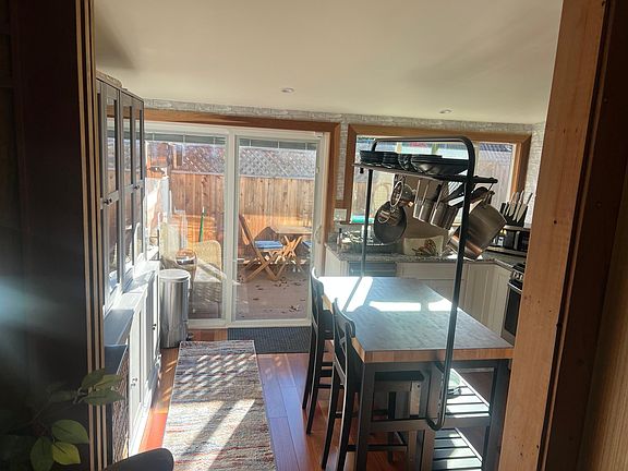 2nd image of 1117 Juanita Ave