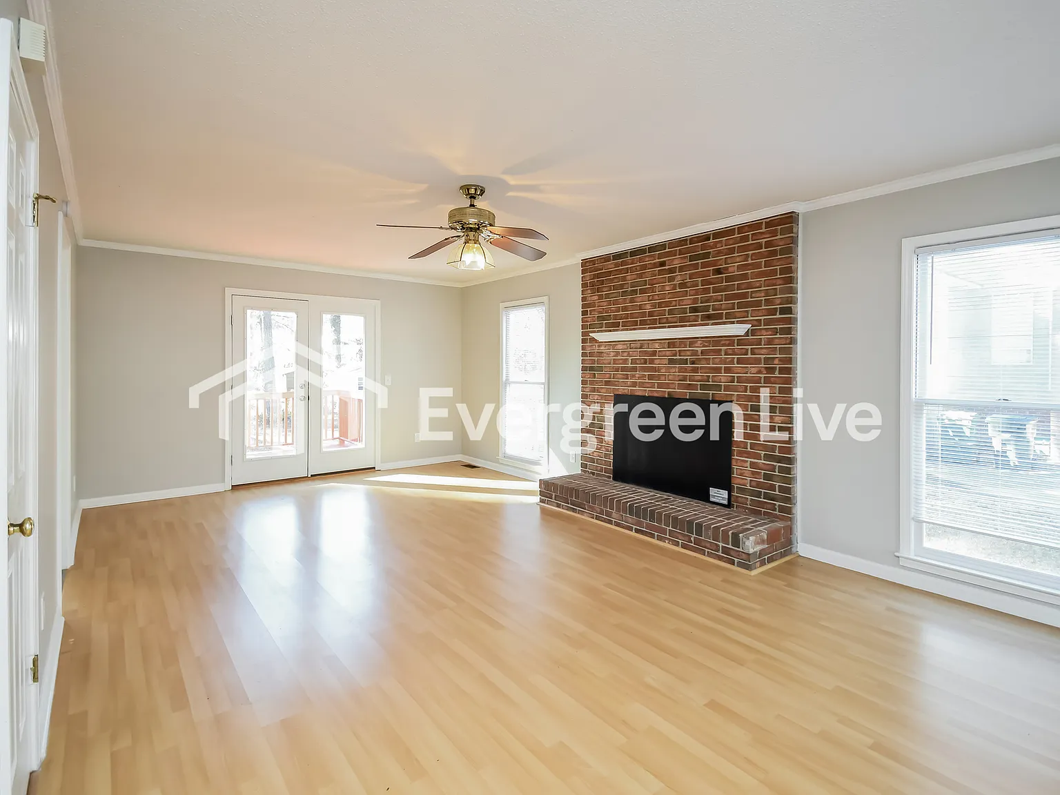 3 bed, 2.5 bath, 1574 sqft, $1,645 — Photo 2