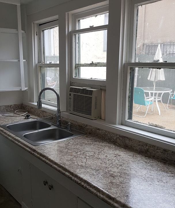 1st image of 2711-21 Lincoln Ave #2711