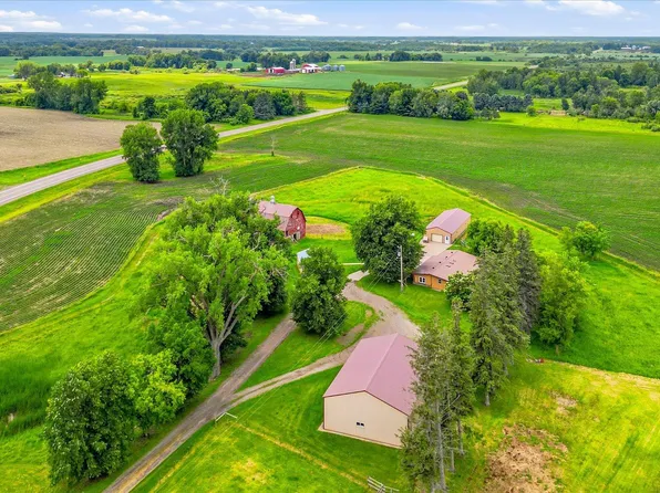 41806 Davenport St NE, Braham, MN 55006
