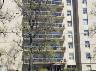 2961 Dufferin St #705-04, Toronto, ON M6B 3T2