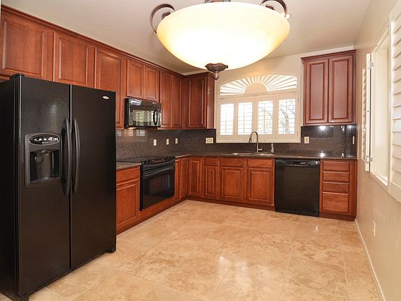 3rd image of 5502 N Little River Ln