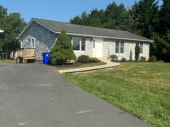 2418 Doubs Ct, Adamstown, MD 21710