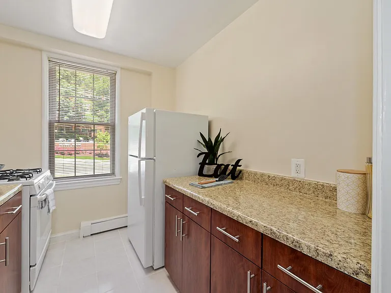 2724-40 Porter St NW — Photo 12