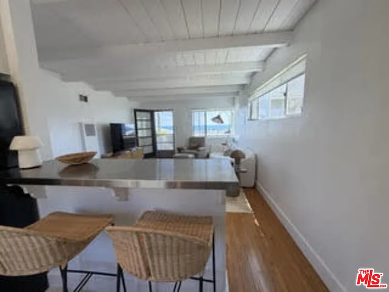 25119 Malibu Rd — Photo 6