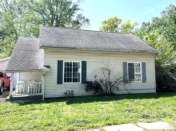 409 E 1st North St, Carlinville, IL 62626