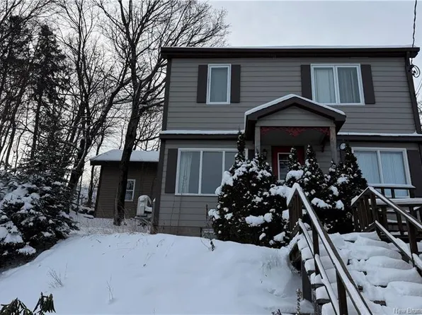 128 Canada St, Edmundston, NB E3V 1V8