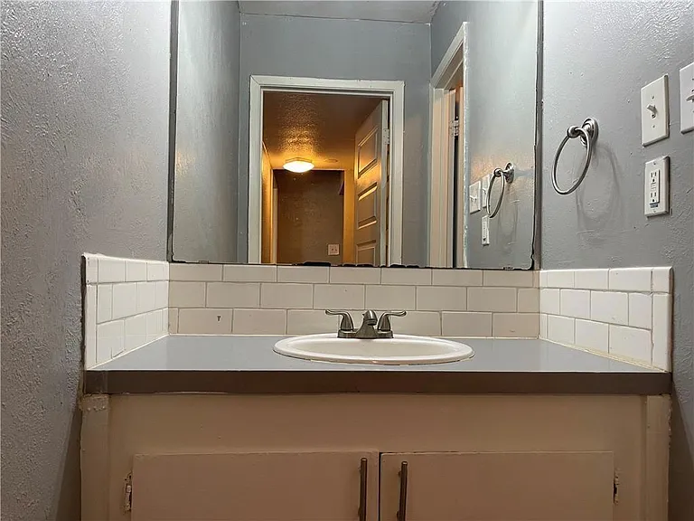 305 E Croslin St #109 — Photo 11