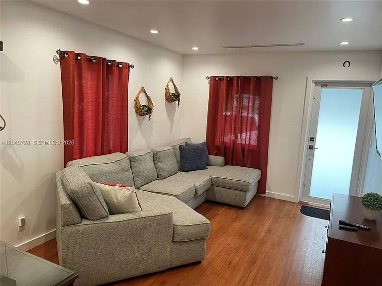 2112 SW 60th Ct — Photo 3