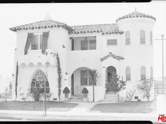 2nd image of 2900 W 43rd Pl