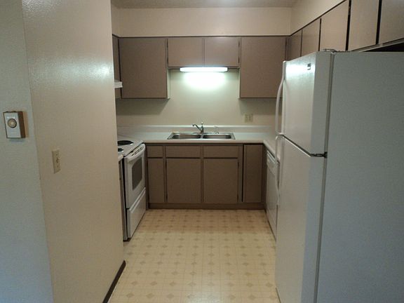 Generous kitchen, plenty of cupboard space.