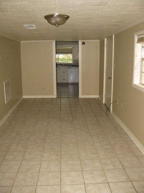 2nd image of 304 Pecan St #B