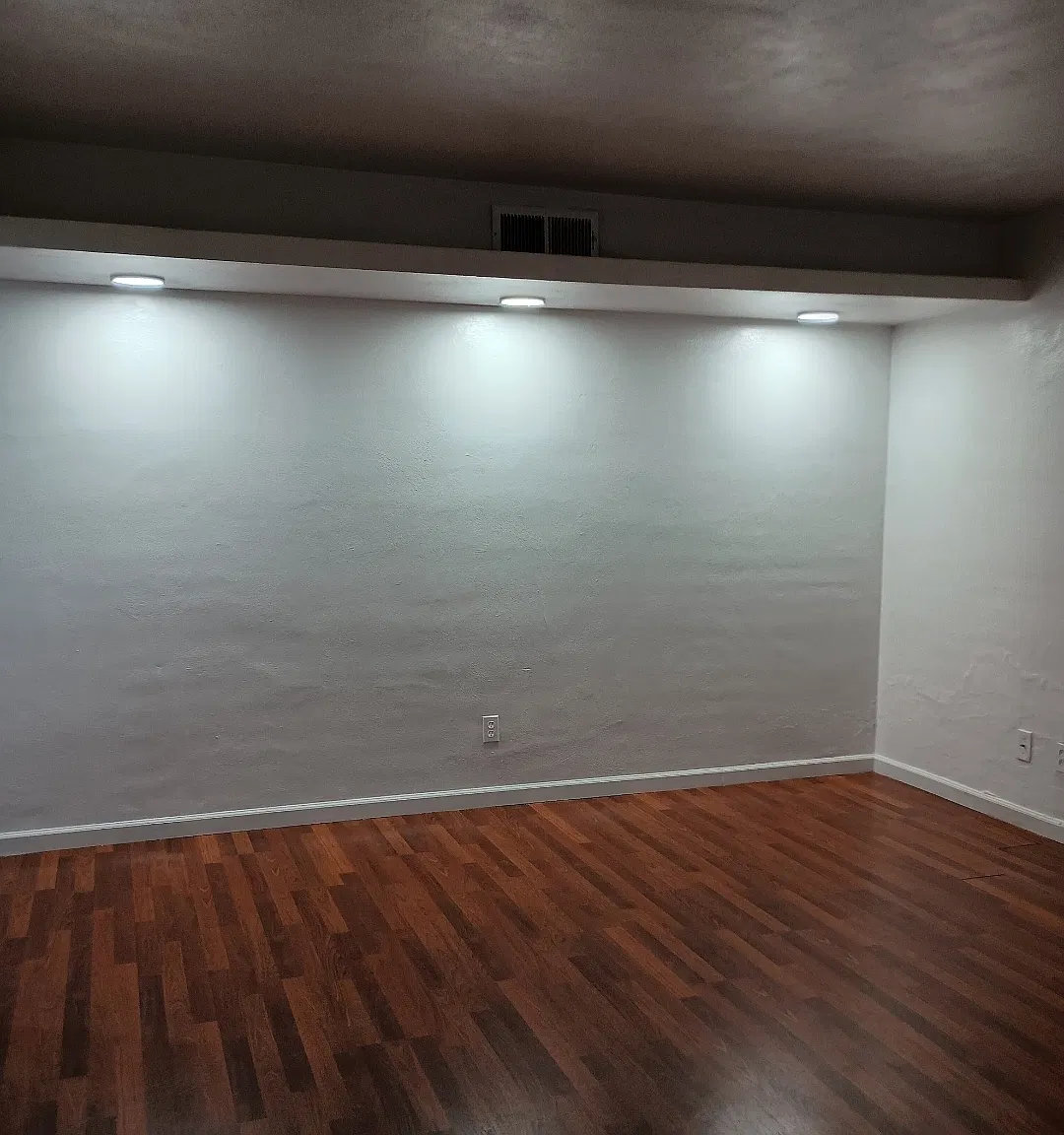 2 bed, 1000 sqft, $1,300 — Photo 2