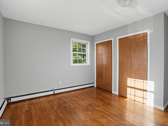 20th image of 10 Hemlock Rd