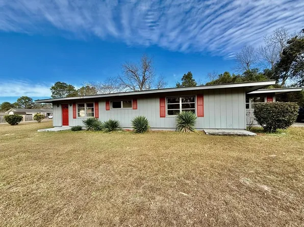 2611 Camellia Dr, Tifton, GA 31793