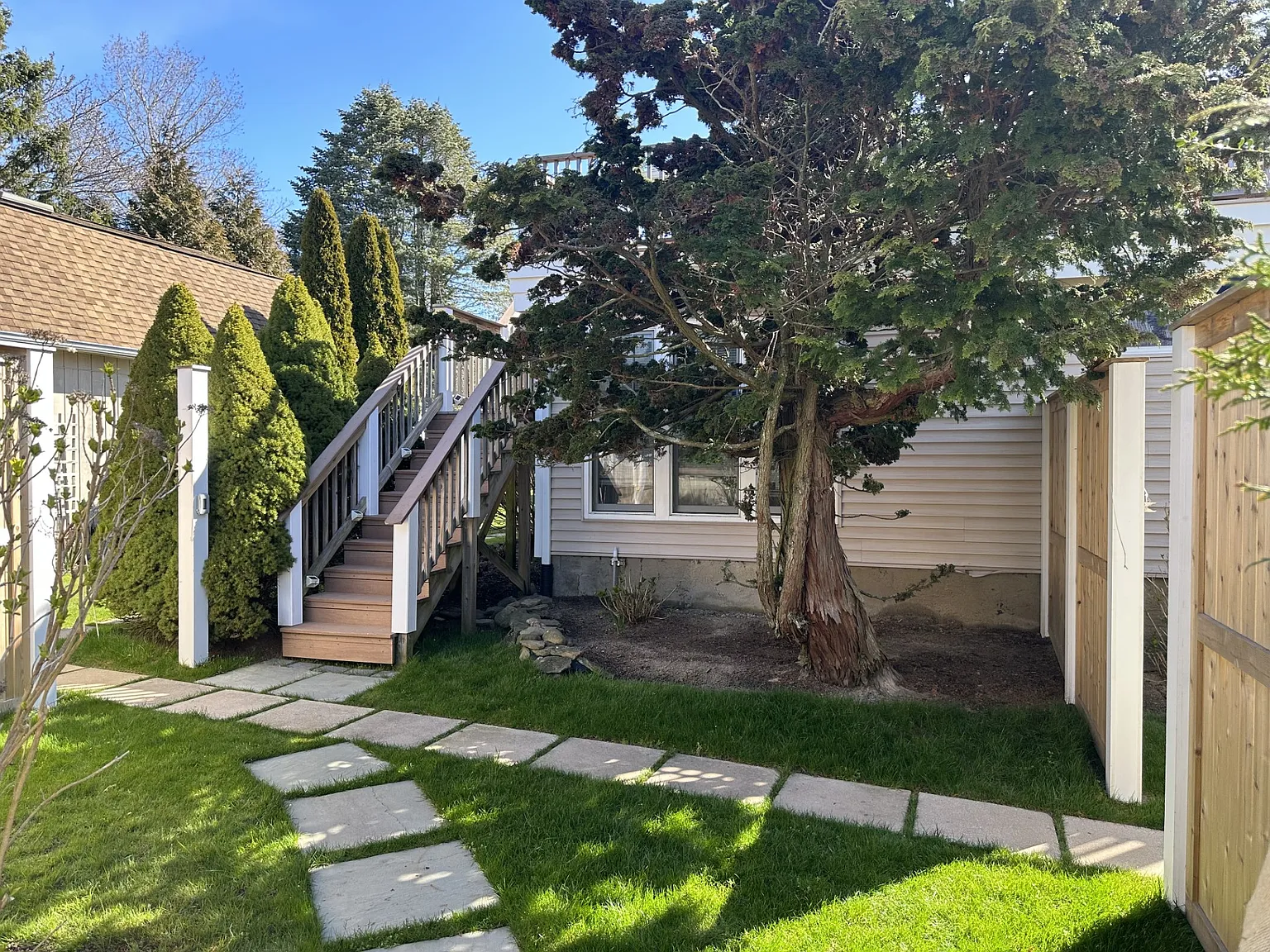 Beautifully Renovated Upstairs 2 Bedroom Apt in Hither Hills — Photo 1