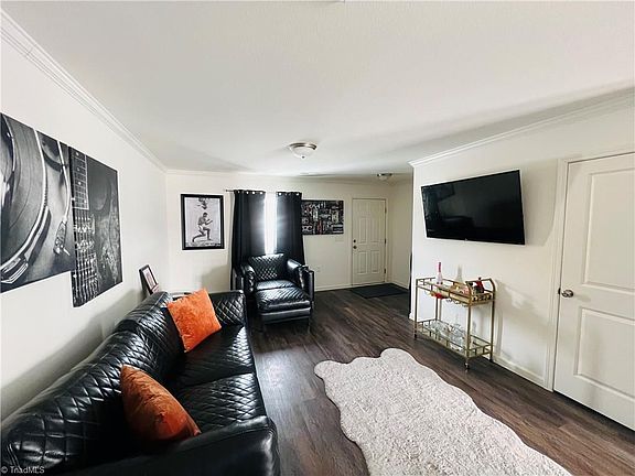 4th image of 5026 Apsley Dr