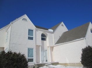 14204 Mission Rd, Leawood, KS 66224