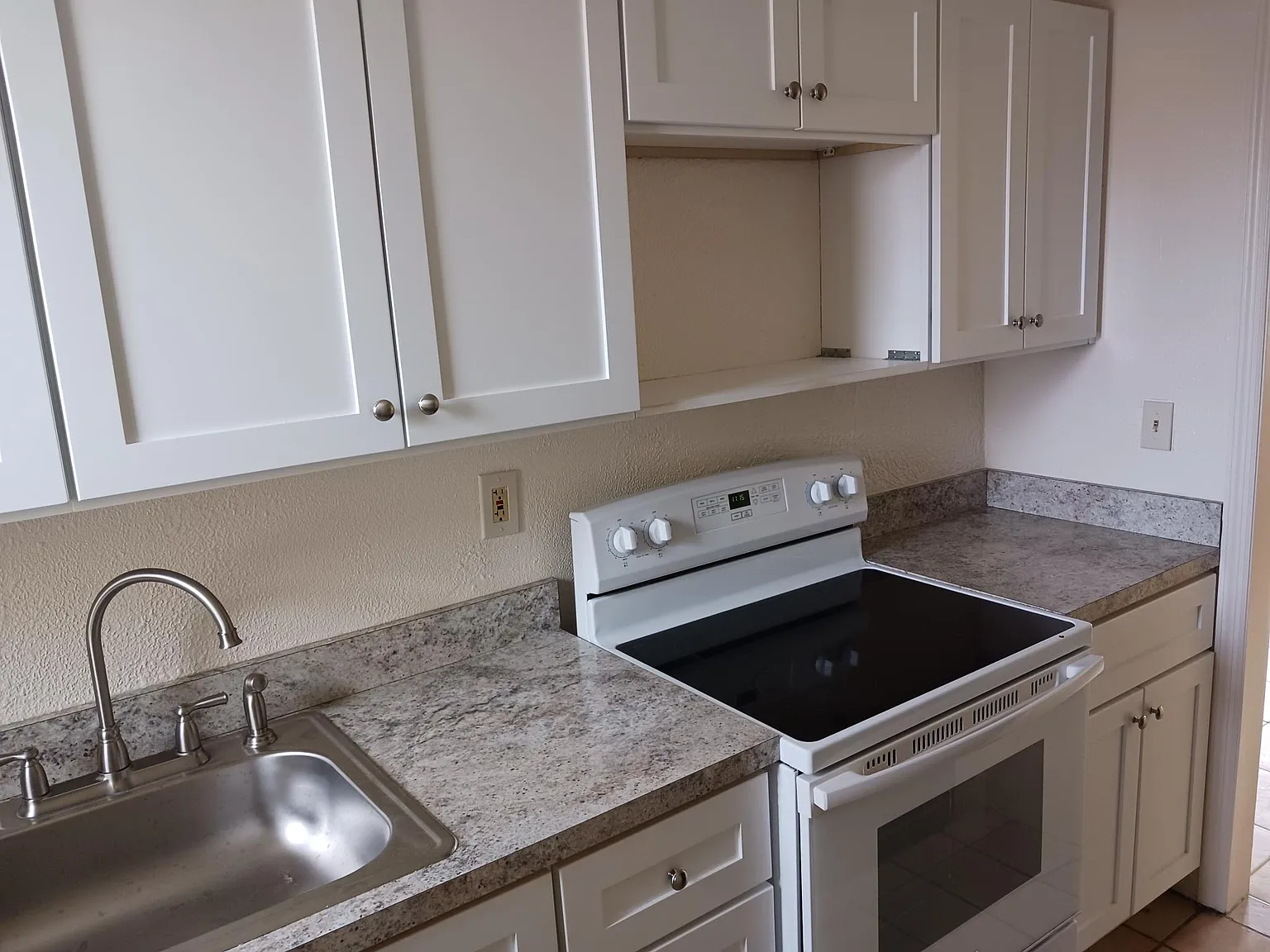2 bed, 1025 sqft, $1,295 — Photo 3
