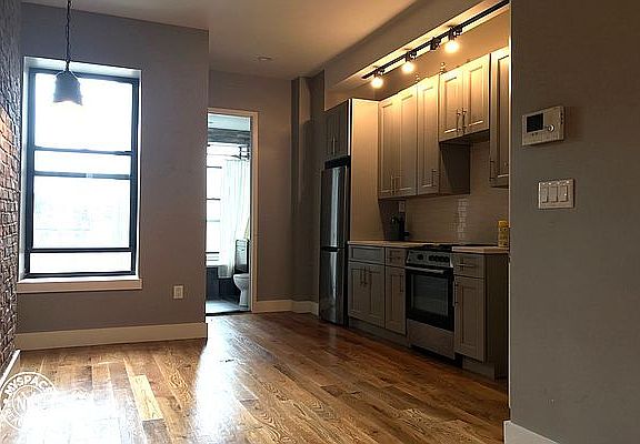5th image of 423 Rogers Ave #B1