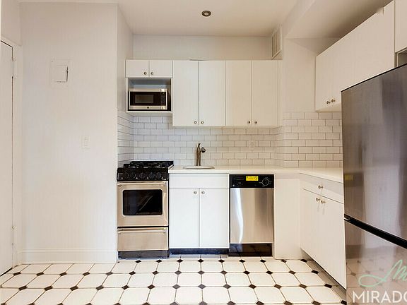 3rd image of 200 E 81st St APT 5B